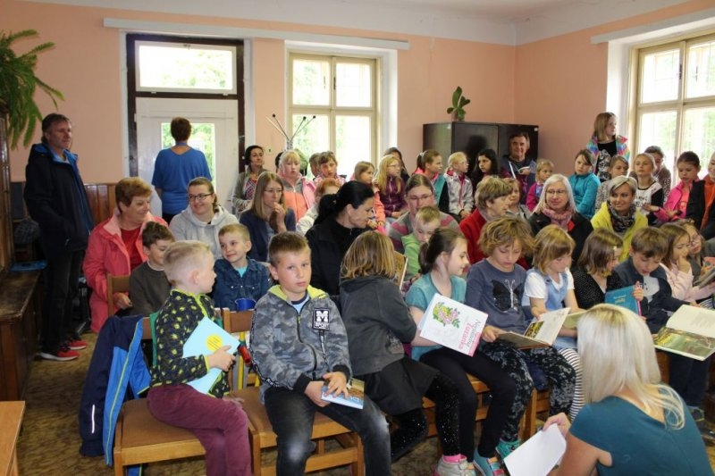 Pasování prvňáků na čtenáře &#8211; 3. 5. 2019 - Image 1