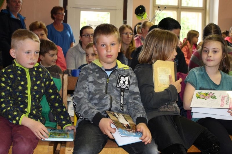Pasování prvňáků na čtenáře &#8211; 3. 5. 2019 - Image 3