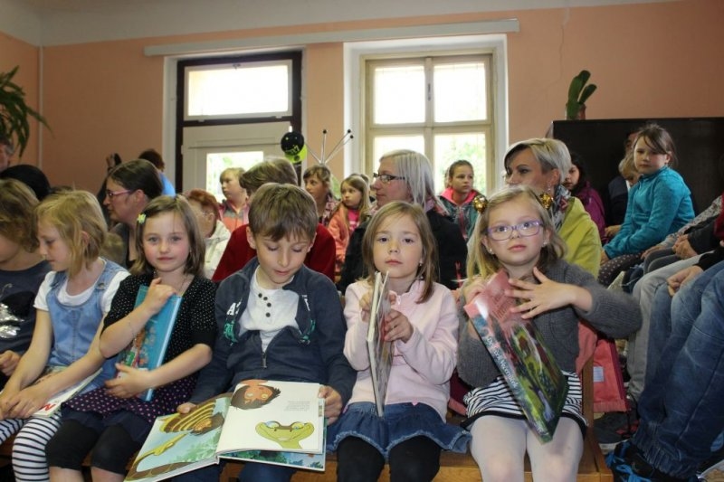 Pasování prvňáků na čtenáře &#8211; 3. 5. 2019 - Image 5