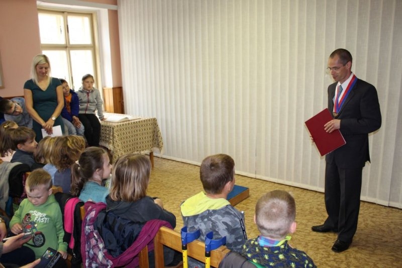 Pasování prvňáků na čtenáře &#8211; 3. 5. 2019 - Image 7