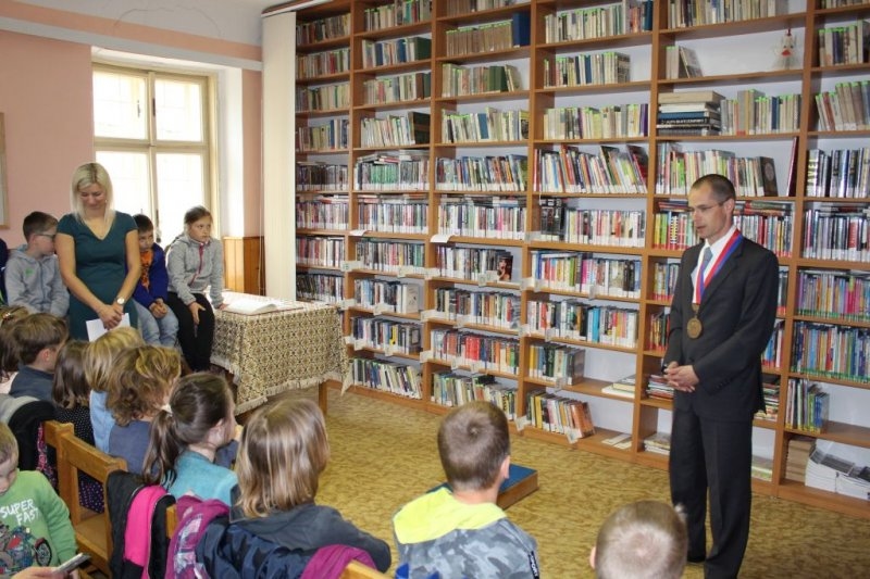 Pasování prvňáků na čtenáře &#8211; 3. 5. 2019 - Image 8