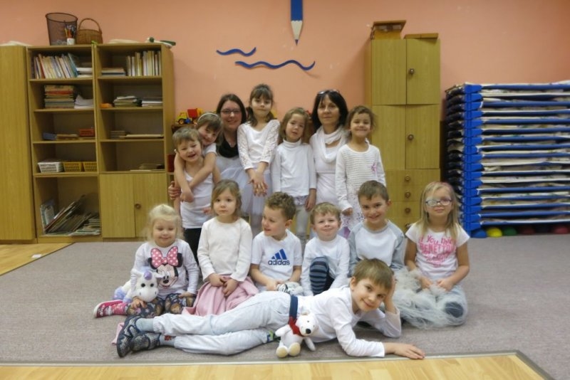 Paní zima kraluje, barvičkami maluje &#8211; Broučci a Berušky &#8211; bílé pondělí - Image 1