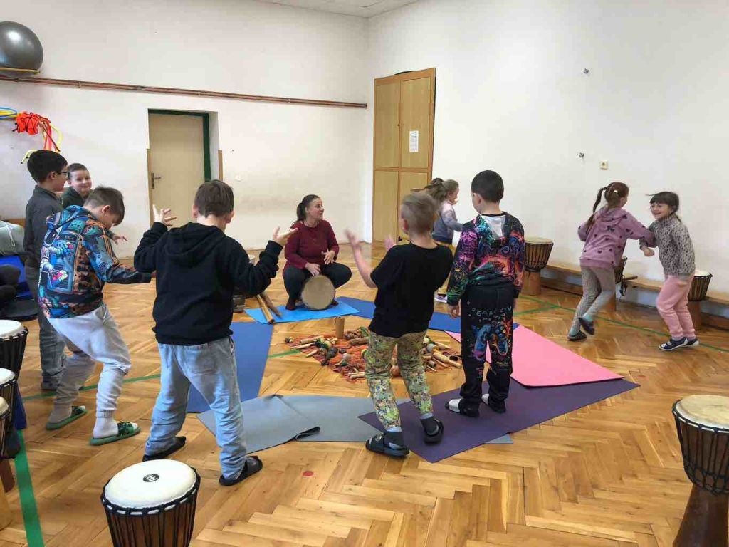 Bubnování s paní Dlouhou