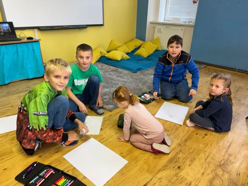 Děti při výtvarných aktivitách