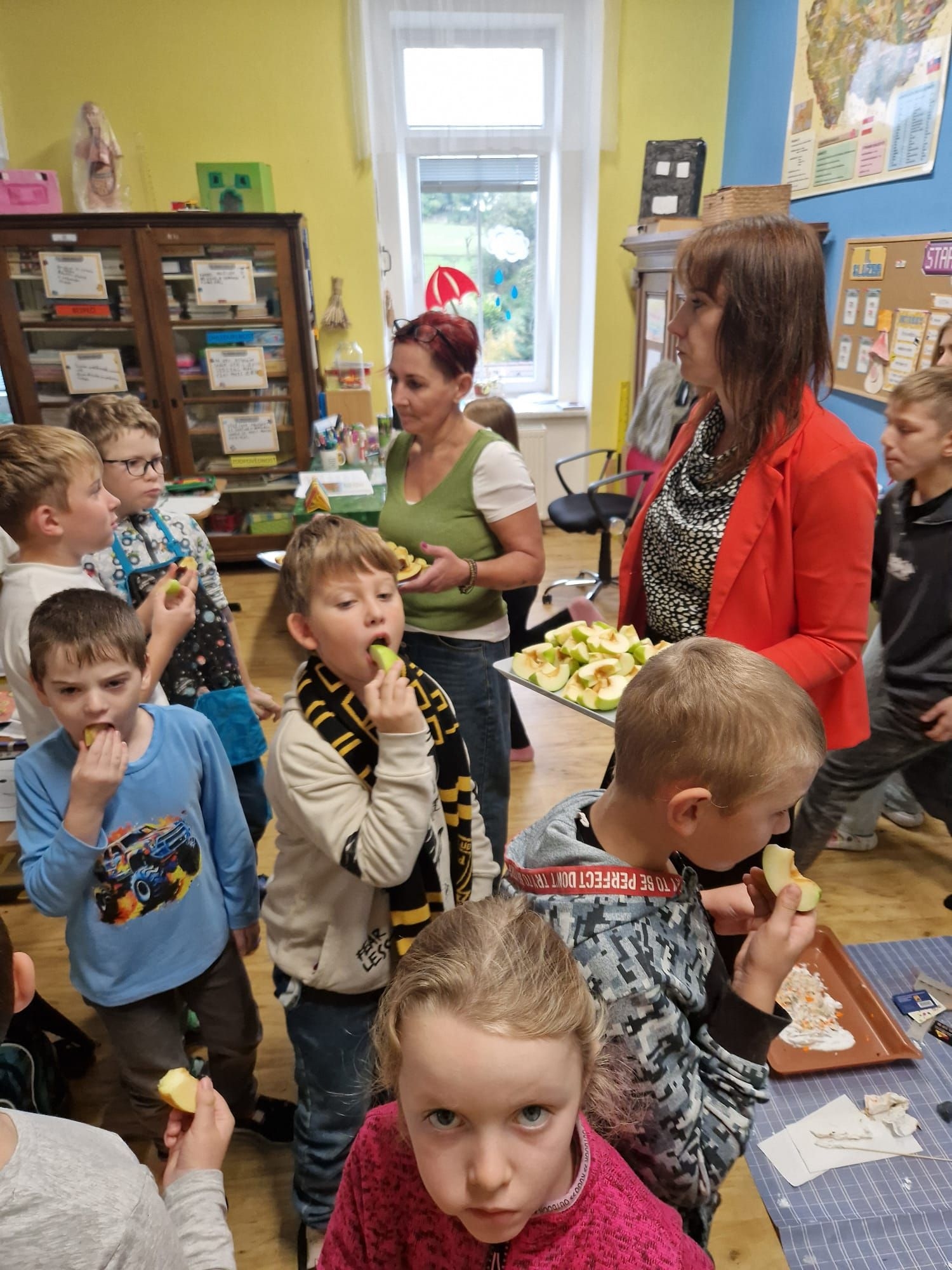 Ovoce do škol - Ochutnávka jablíček