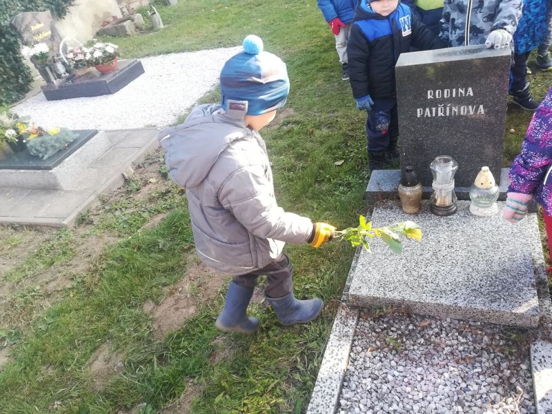 Návštěva místního hřbitova 1.11.2019 - Image 11
