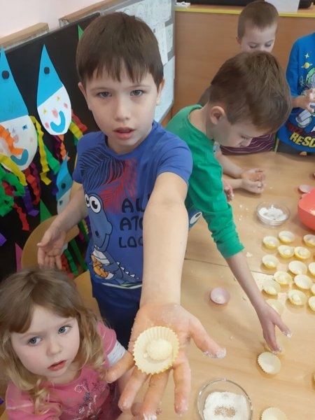 „Pečení“ rafaelo kuliček a masopustní průvod 2020 - Image 13