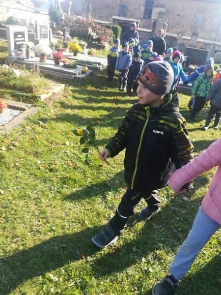 Návštěva místního hřbitova 1.11.2019 - Image 13