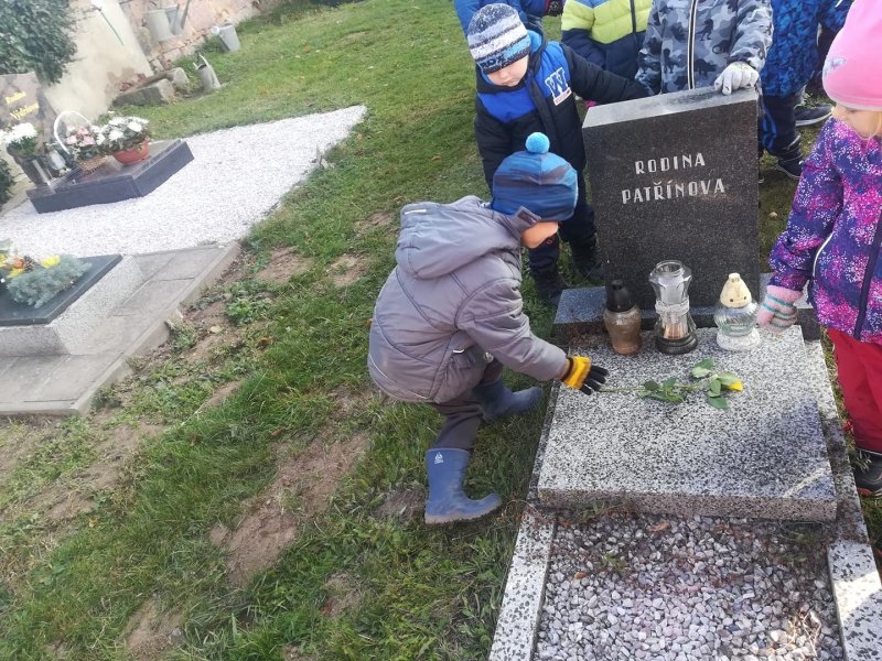 Návštěva místního hřbitova 1.11.2019 - Image 14