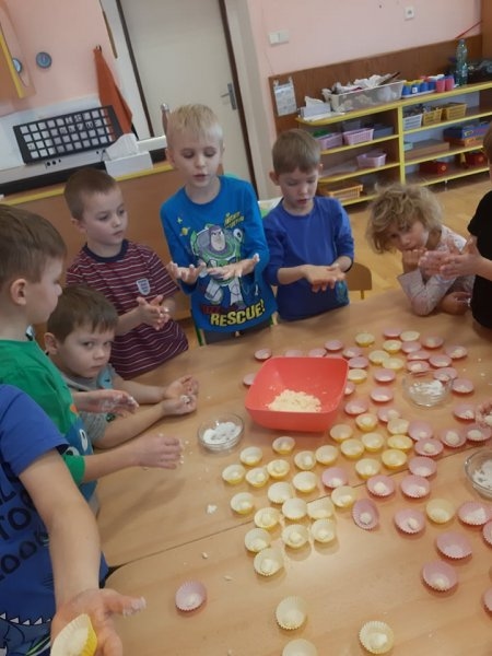 „Pečení“ rafaelo kuliček a masopustní průvod 2020 - Image 15