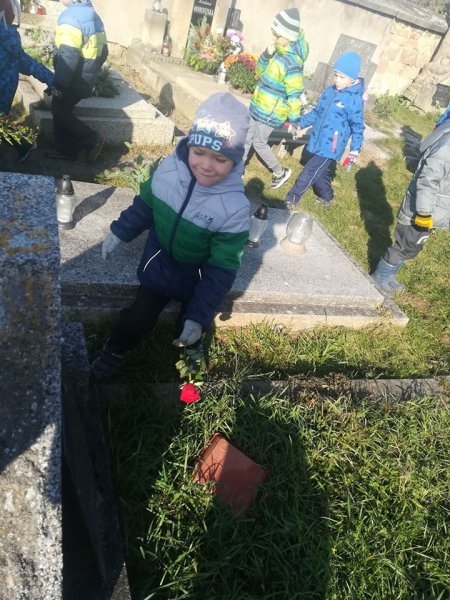 Návštěva místního hřbitova 1.11.2019 - Image 16