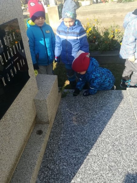 Návštěva místního hřbitova 1.11.2019 - Image 17