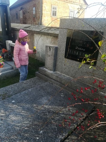 Návštěva místního hřbitova 1.11.2019 - Image 2