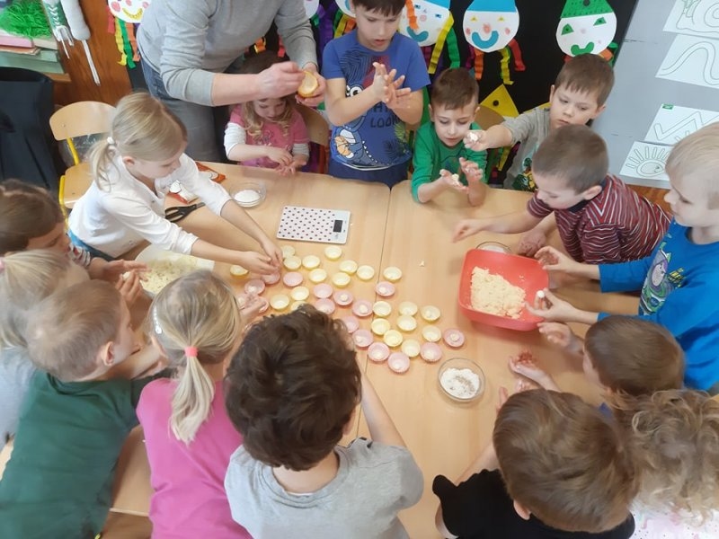 „Pečení“ rafaelo kuliček a masopustní průvod 2020 - Image 6