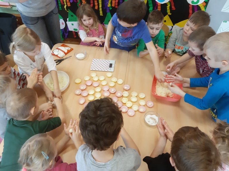 „Pečení“ rafaelo kuliček a masopustní průvod 2020 - Image 7