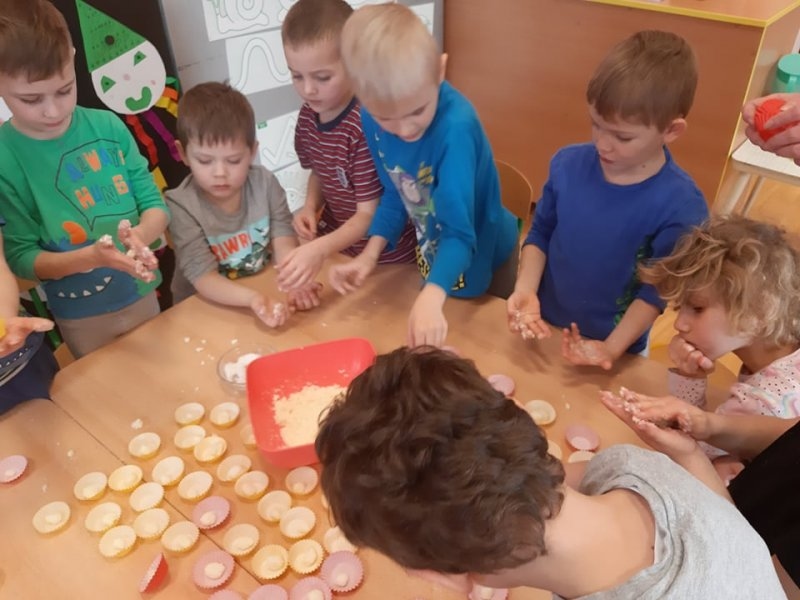 „Pečení“ rafaelo kuliček a masopustní průvod 2020 - Image 8