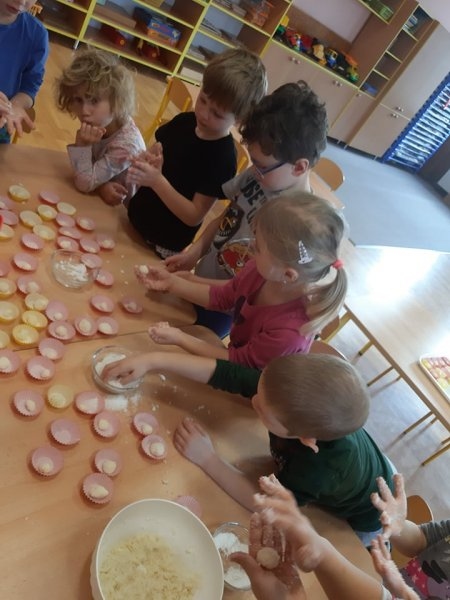 „Pečení“ rafaelo kuliček a masopustní průvod 2020 - Image 18