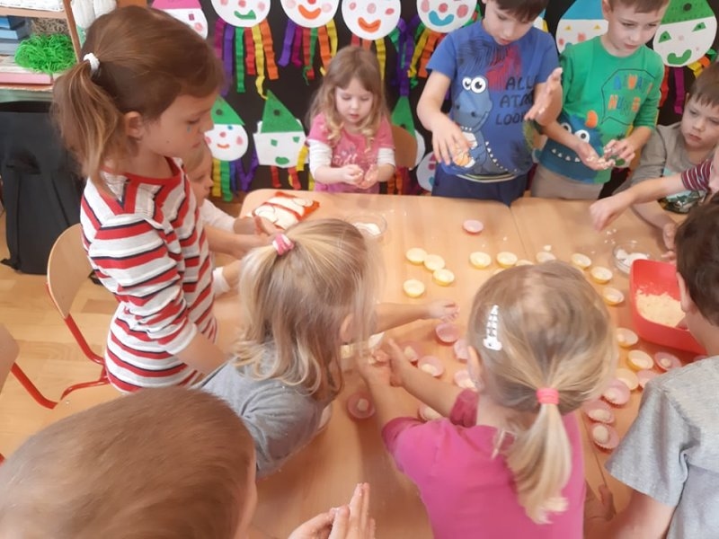 „Pečení“ rafaelo kuliček a masopustní průvod 2020 - Image 9