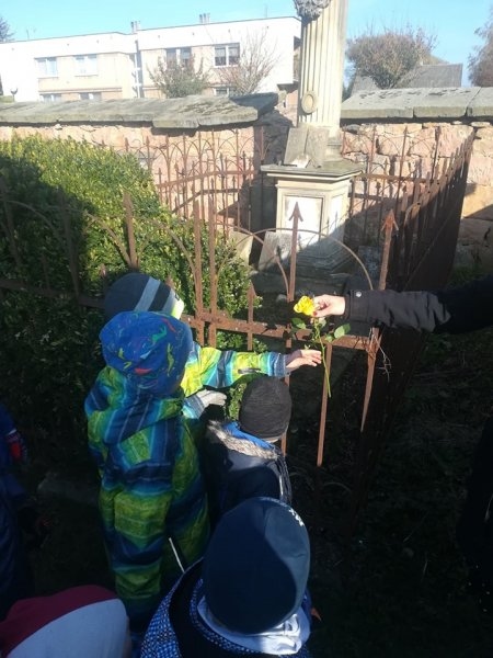 Návštěva místního hřbitova 1.11.2019 - Image 9