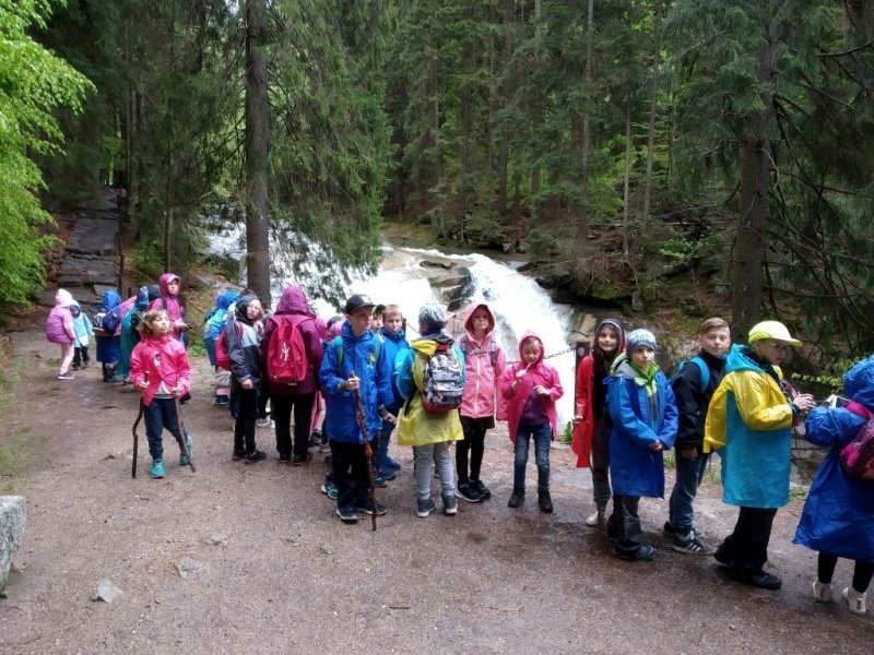 Výlet ZŠ a MŠ (předškoláci) 20. 5. 2019 – Sklárna Harrachov, Mumlavské vodopády - Image 11