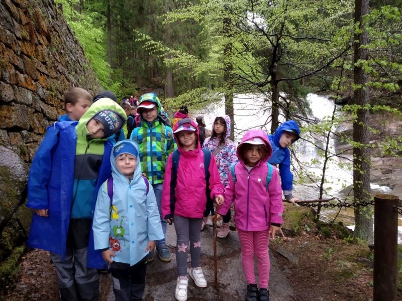 Výlet ZŠ a MŠ (předškoláci) 20. 5. 2019 – Sklárna Harrachov, Mumlavské vodopády - Image 14